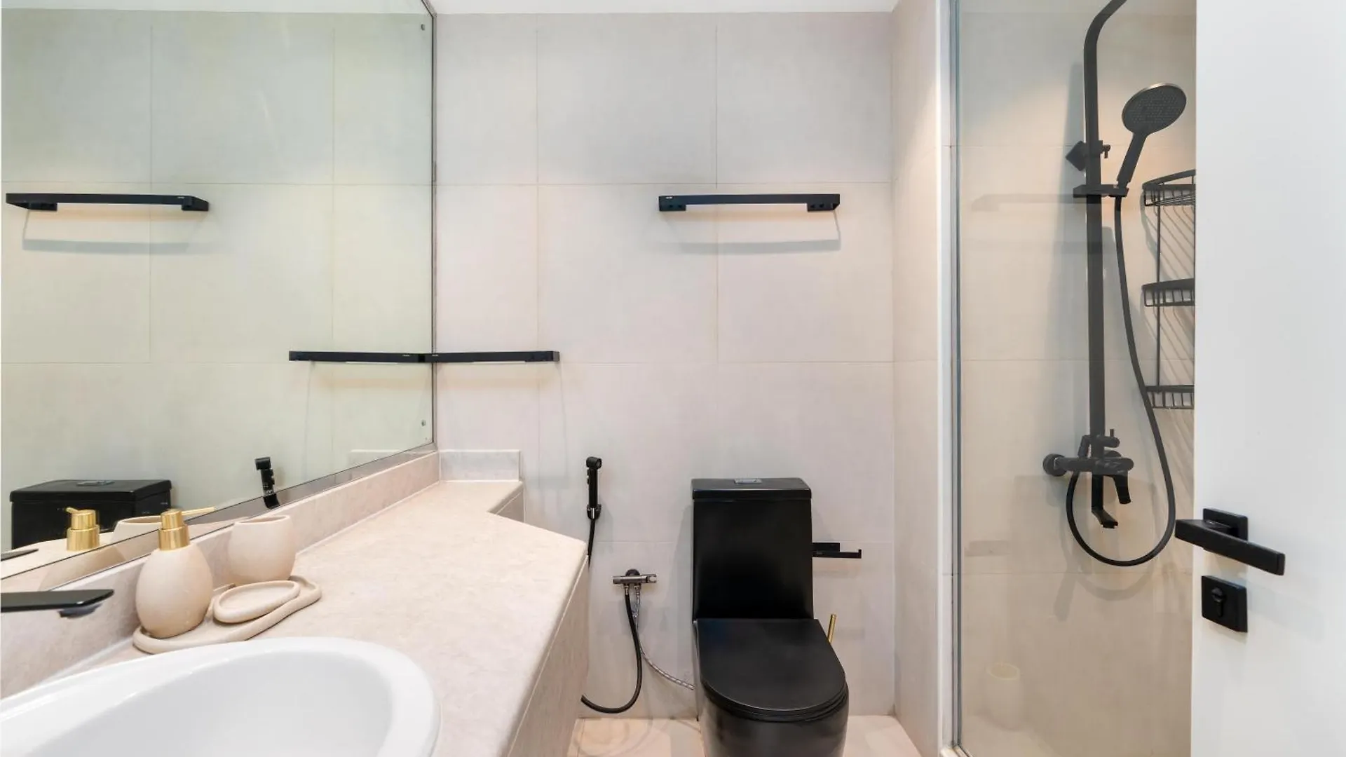 Apartment Renovated Studios In Nature At Discovery Gardens Dubai